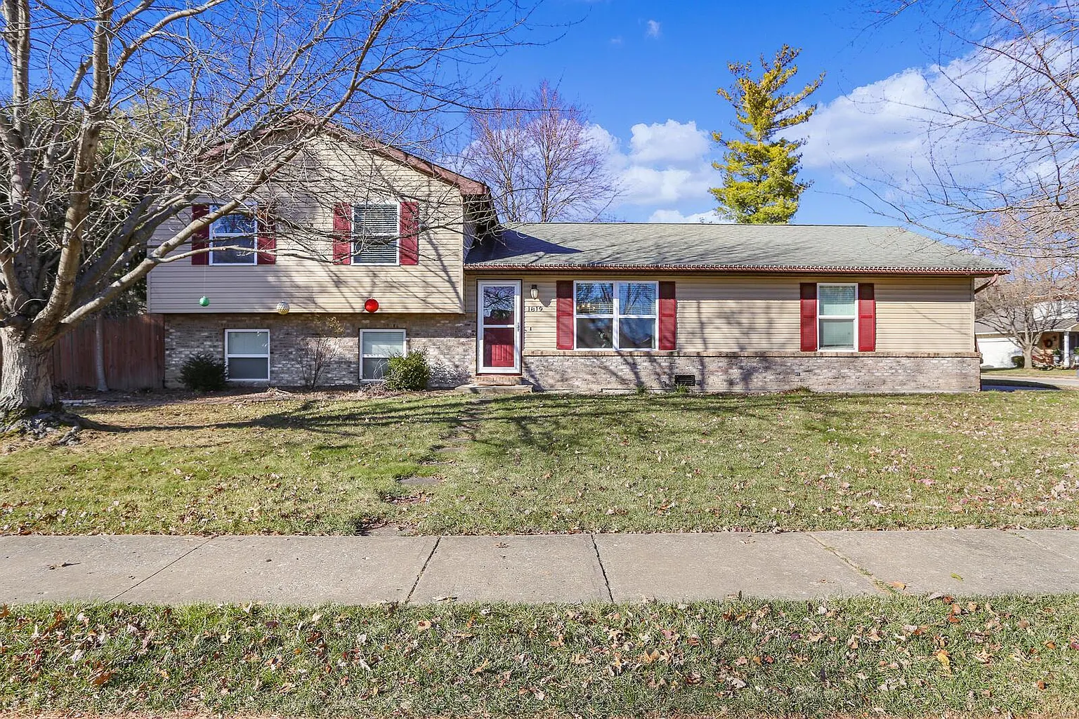 1819 Meadow Ln photo 1