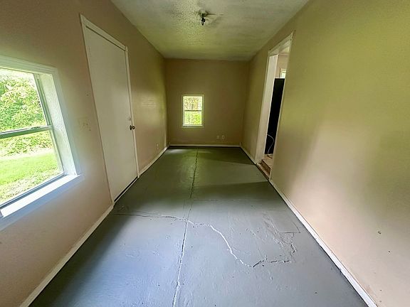 5th image of 409 N Tucker Ave