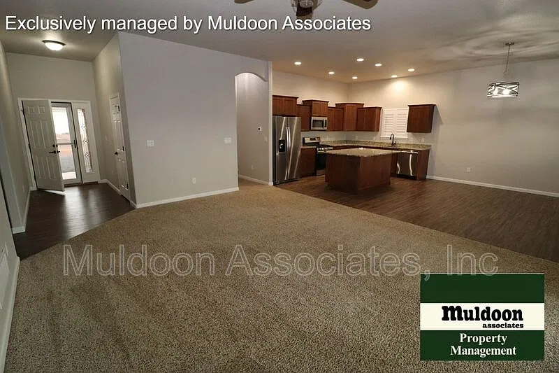3 bed, 2.0 bath, 1789 sqft, $2,200 — Photo 3