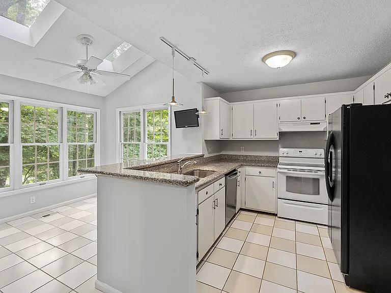 305 Old Fox Trl — Photo 12