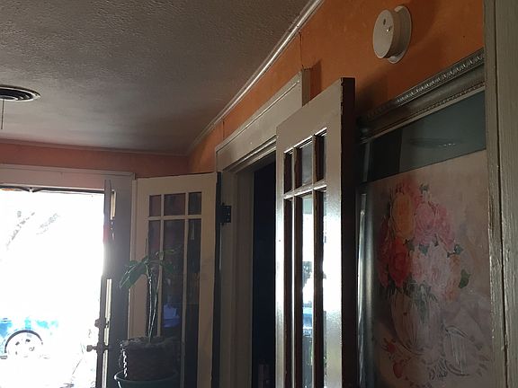 5th image of 141 Maxwell Dr