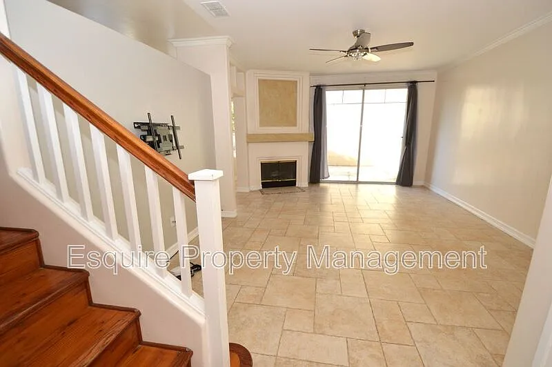 3 bed, 2.0 bath, 1400 sqft, $3,595 — Photo 3