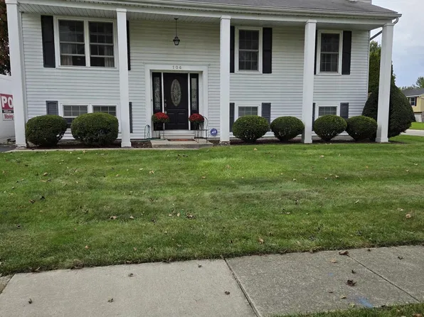 106 W Springwood Dr, Oregon, OH 43616