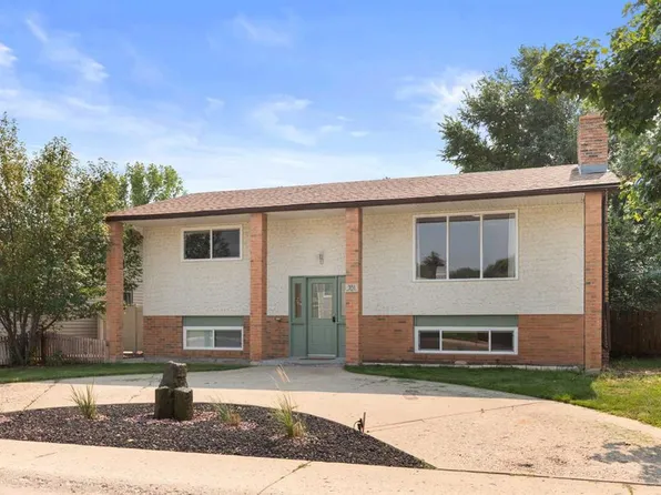 381 N 18th St NE, Medicine Hat, AB T1C 1A7