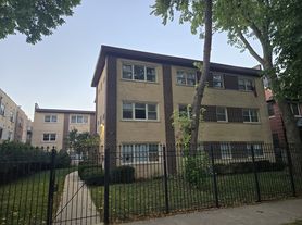 1540 W Chase Ave