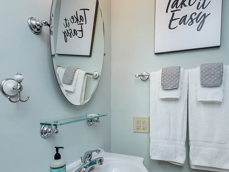 204 Bradley Dr — Photo 32