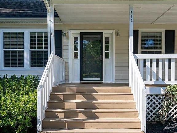 3rd image of 212 Windsor Ct