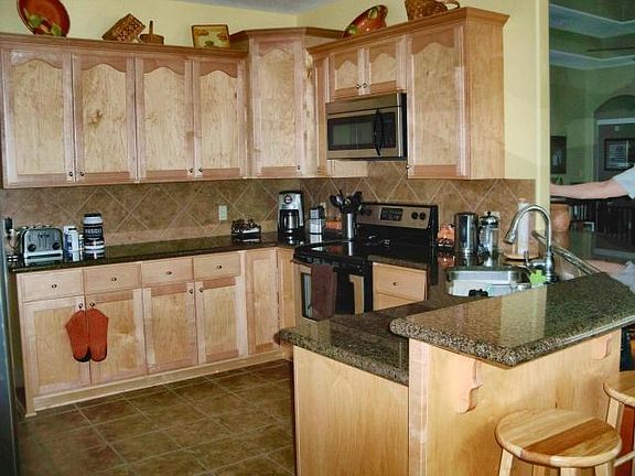 3rd image of 411 Delia Dr