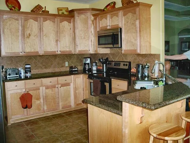 411 Delia Dr — Photo 3