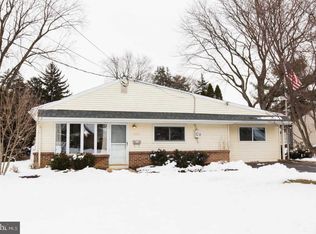 6355 Hollow Dr, East Petersburg, PA 17520