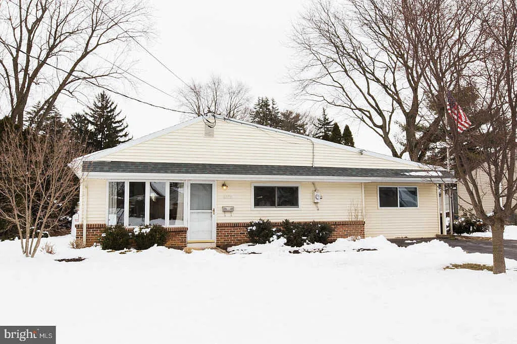 6355 Hollow Dr photo 1
