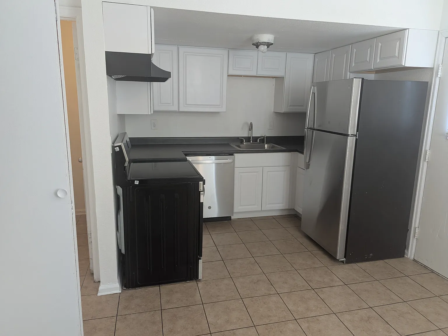 2 bed, 952 sqft, $2,000 — Photo 3