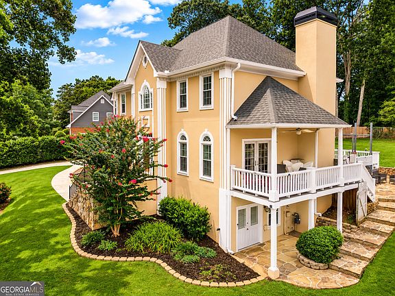 3rd image of 2121 Bennington Ct
