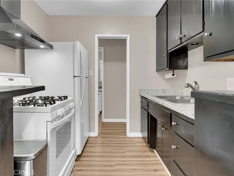 1250 E 1st St #7 — Photo 13