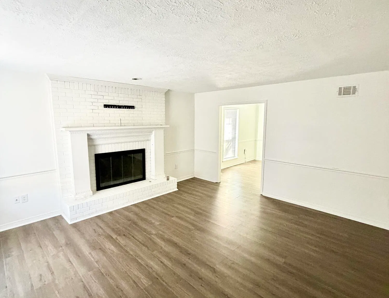 2 bed, 1.5 bath, 1228 sqft, $1,700 — Photo 3