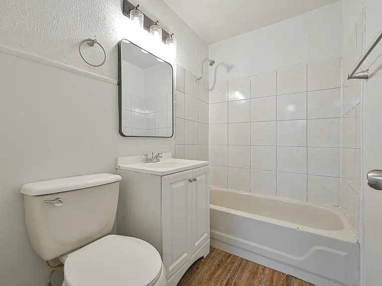 713 NE 34th Ter — Photo 22