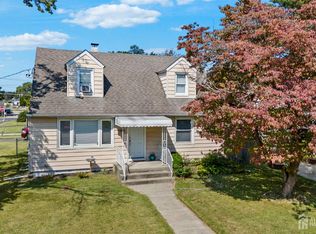 2 Godfrey Dr, Hamilton, NJ 08610