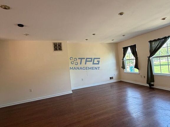 3rd image of 83 Nathan Blvd