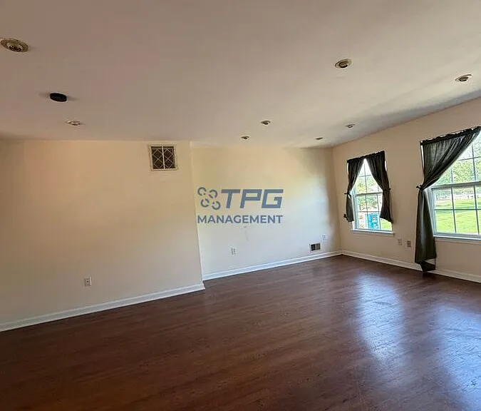 83 Nathan Blvd — Photo 3