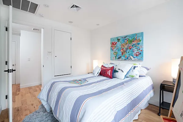 Sold by The InHouse Group | media 10