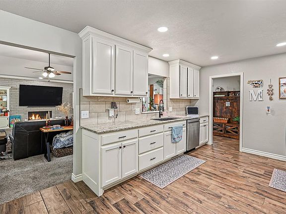 5th image of 10409 Long Meadow Rd