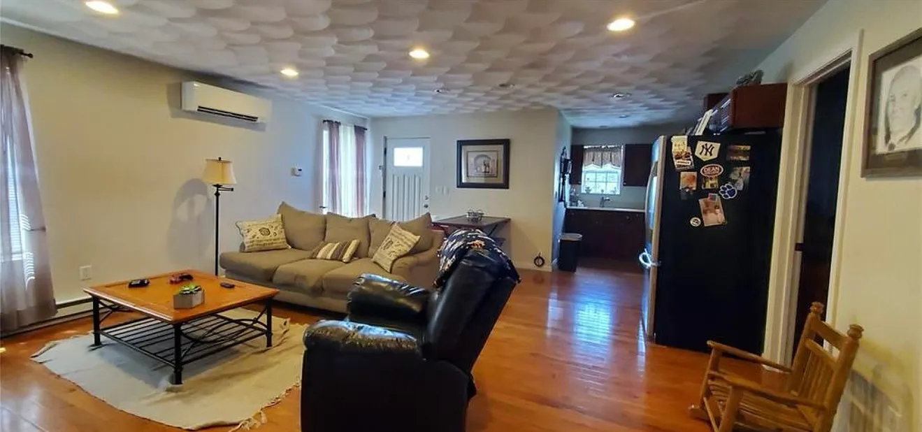 3 bed, 950 sqft, $2,700 — Photo 4