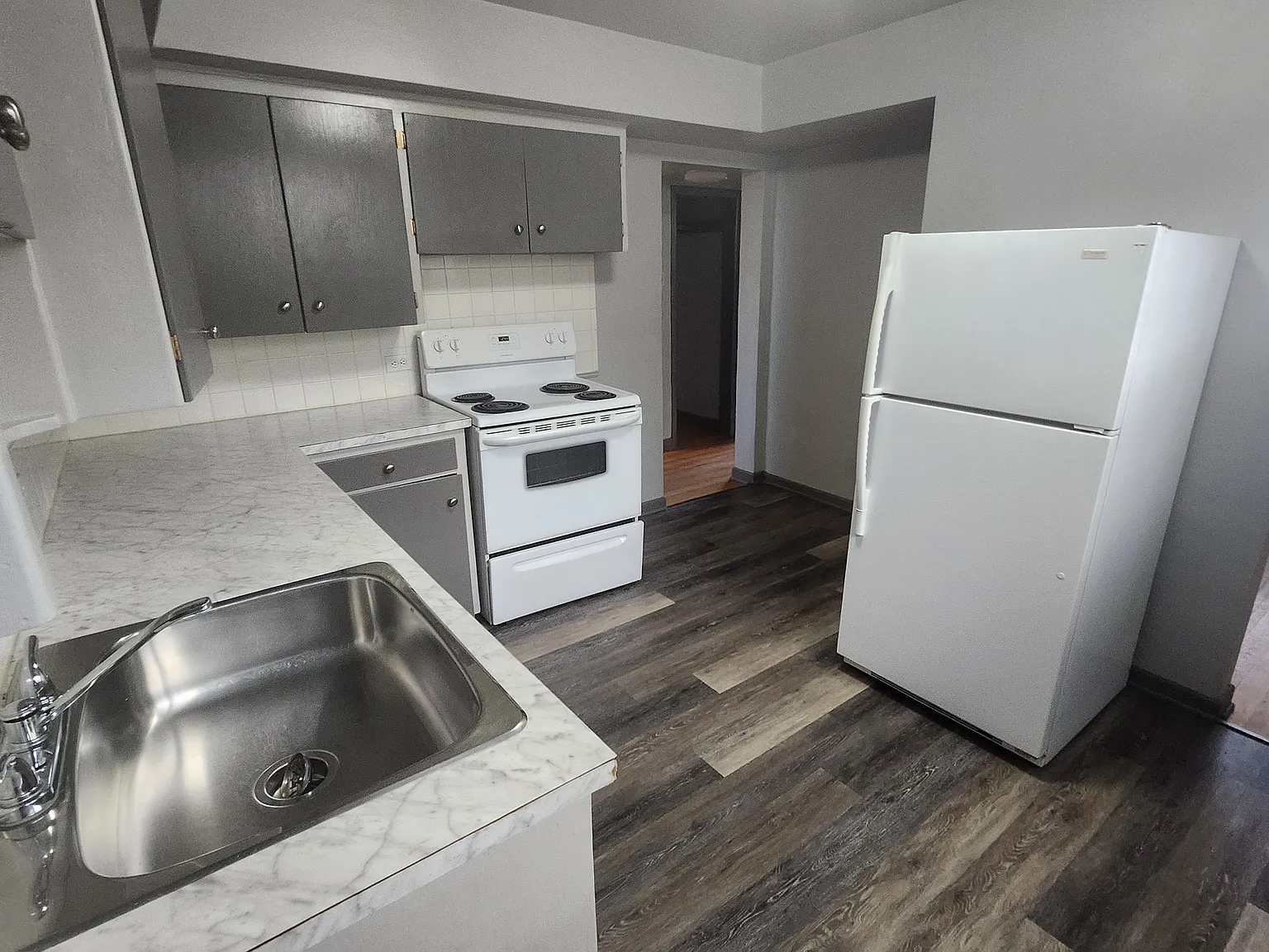 4728 Stanley Road SW — Photo 4