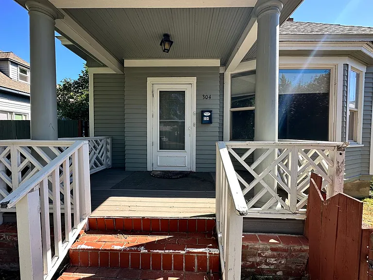 304 S Anderson St — Photo 9