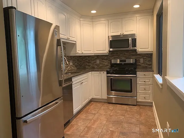 16 Greenbriar Dr #E — Photo 17