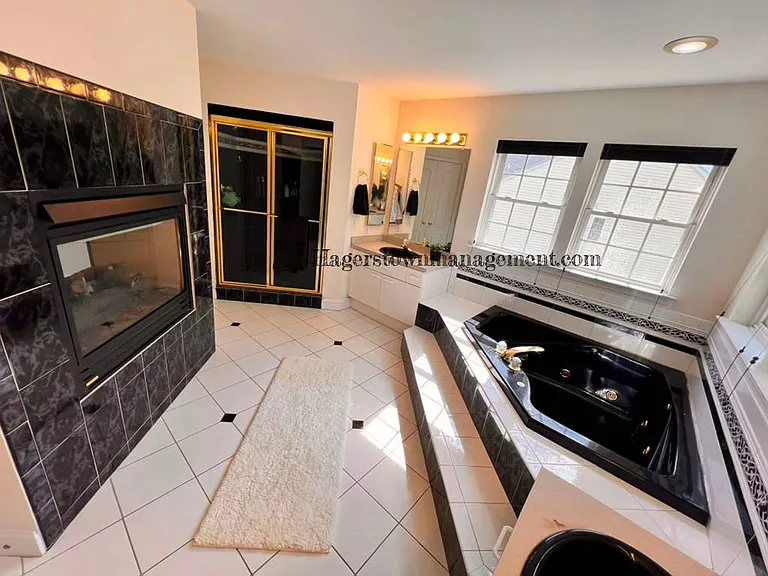 11507 Rolling Green Ct — Photo 27