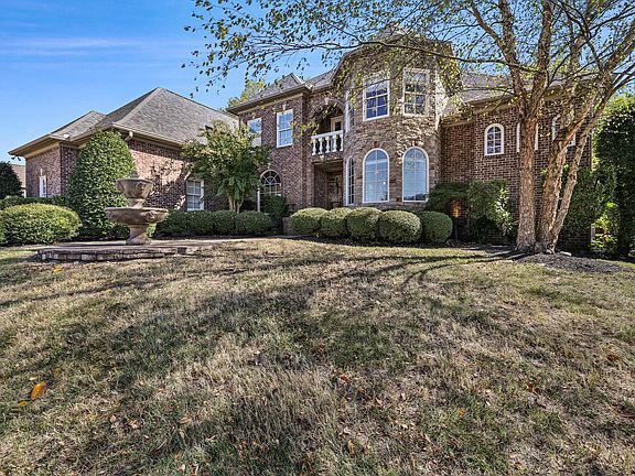 3rd image of 425 Ridgecrest Ln