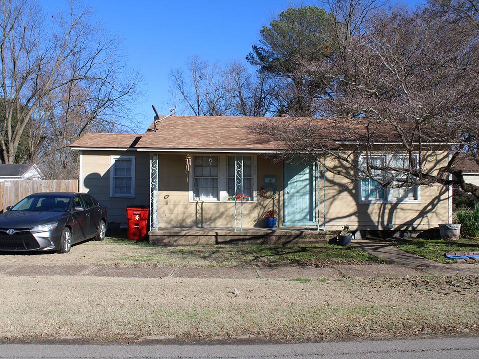 1st image of 208 N 3rd St