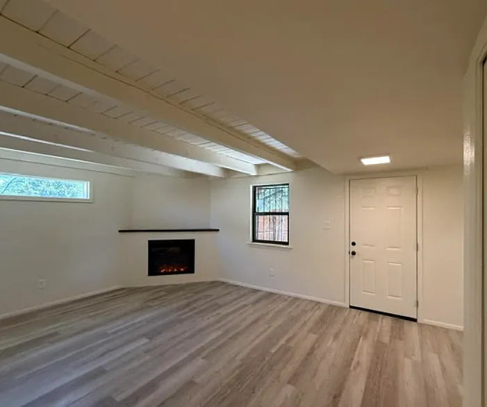 2 bed, 850 sqft, $2,200 — Photo 2