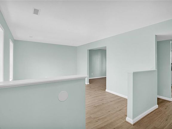 4th image of 122 Springdale Way