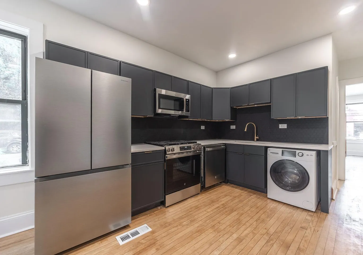 2301 N Leavitt St — Photo 2