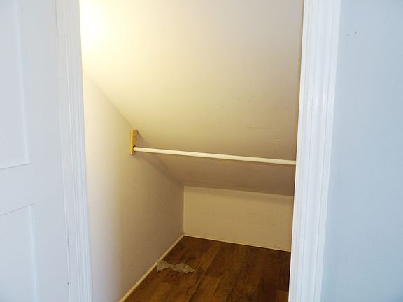 5th image of 921 W 36th St Unit 2