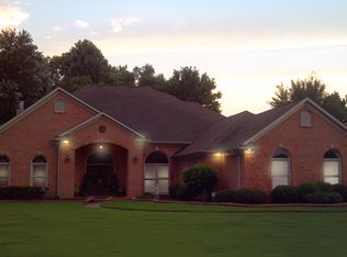 8820 River Meadow Dr, Cordova, TN 38018