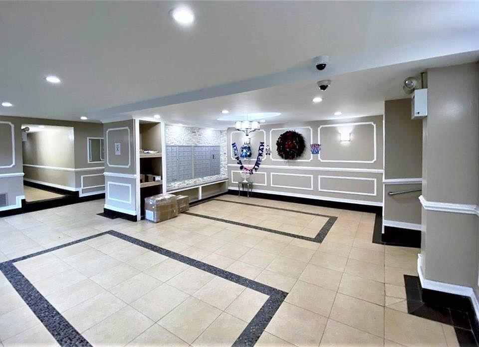 1st image of 1730 E 14th St APT 2L