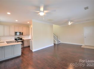1050 W 1st St, Charlotte, NC 28202