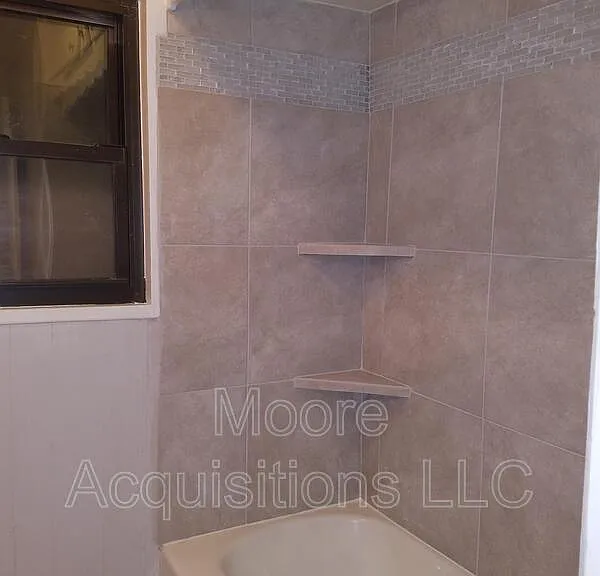 221 Leonard Dr — Photo 12