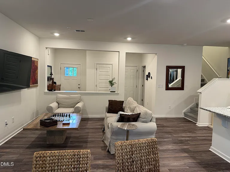 111 Golden Gate Ln — Photo 15