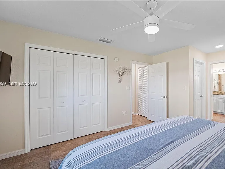 924 Lake Dr E — Photo 23