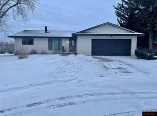 522 Highland Ct, Saint Peter, MN 56082