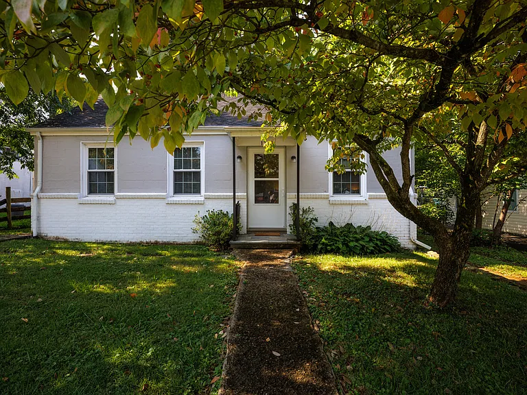 1322 Chesapeake St — Photo 1
