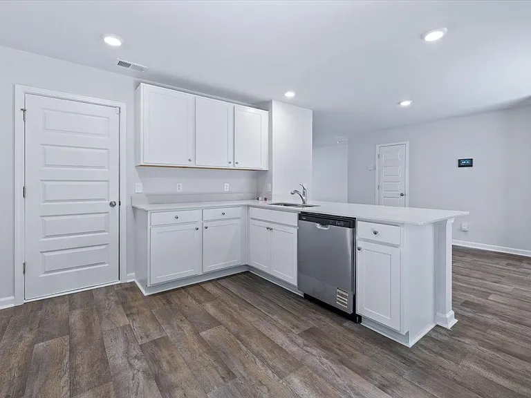 117 Azure Dr — Photo 4