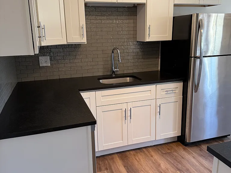 232 N H St — Photo 11