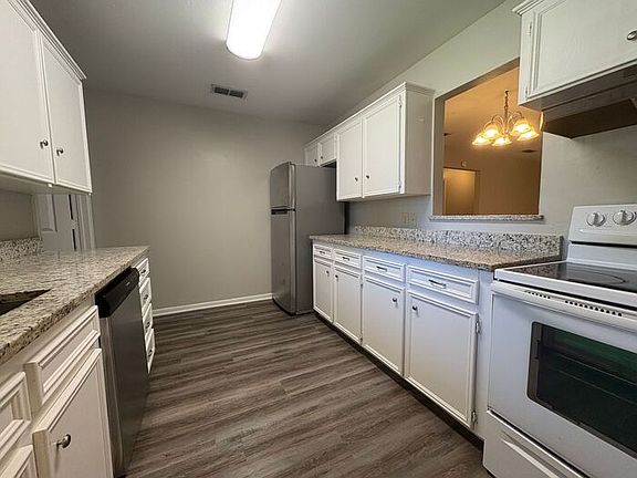 5th image of 2533 Westminster Dr #2533