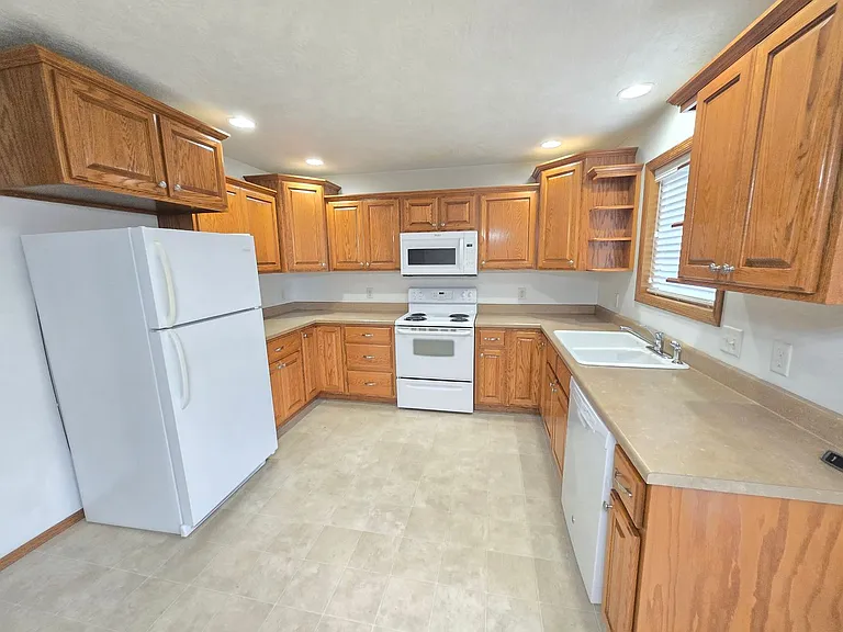 5006 S Baneberry Ave — Photo 13