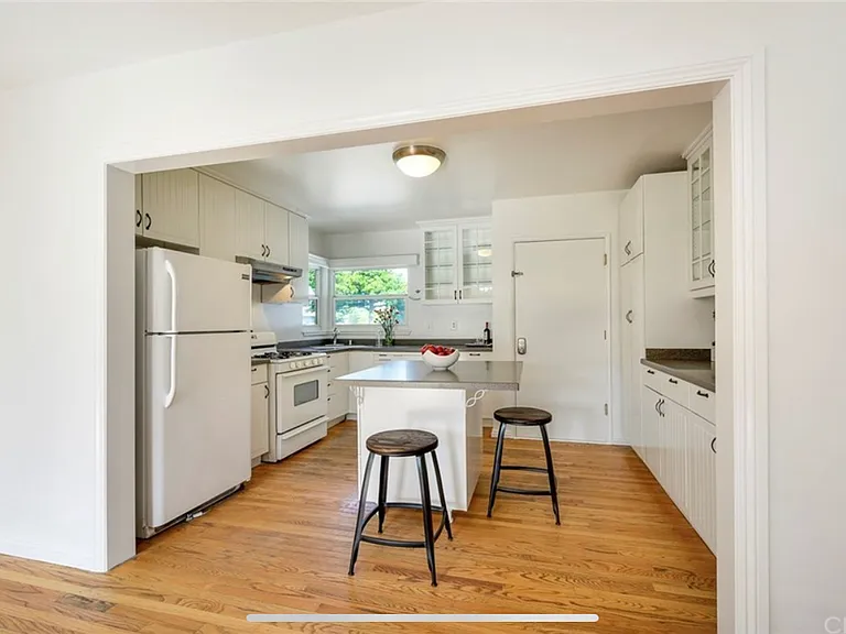 1600 W Hill Ave #A — Photo 8