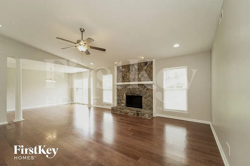 3 bed, 2.0 bath, 1575 sqft, $2,545 — Photo 4